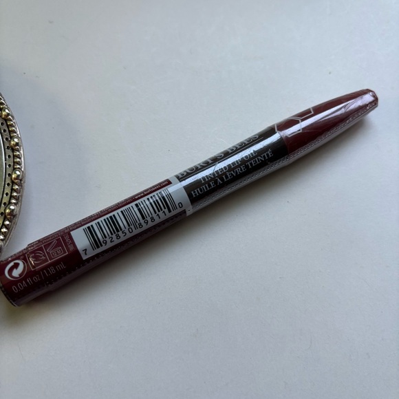 Burt's Bees 100 % Natural Moisturizing Tinted Lip Oil - Picture 2 of 4